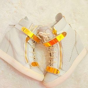 Authentic Giuseppe zanotti coby wedge sneakers in white and gold.